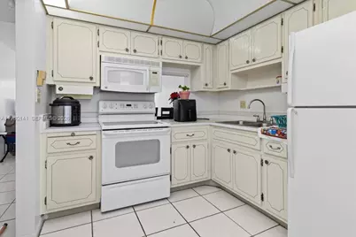 2200 Park Ln #109, Hollywood, FL 33021 - Photo 13