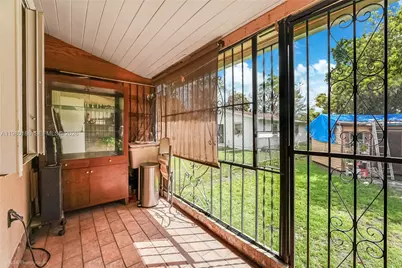 560 NW 97th St, Miami, FL 33150 - Photo 13