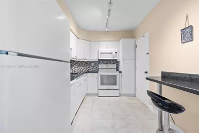 500 Bayview Dr #325, Sunny Isles Beach, FL 33160 - Photo 27