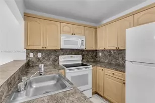 15421 SW 81st Cir Ln, Miami, FL 33193 - Photo 9