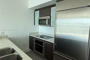 55 SE 6th St, Miami, FL 33131 - Photo 3