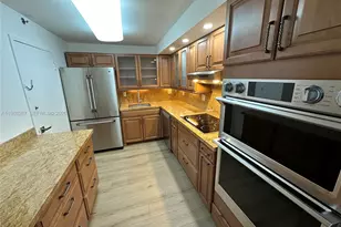 6039 Collins Ave, Miami Beach, FL 33140 - Photo 3