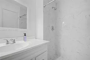 6525 W 26th Dr, Hialeah, FL 33016 - Photo 15