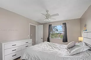 6525 W 26th Dr, Hialeah, FL 33016 - Photo 13