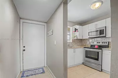 6525 W 26th Dr #204-37, Hialeah, FL 33016 - Photo 3