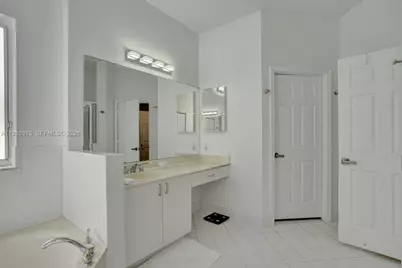 11008 NW 73rd St, Doral, FL 33178 - Photo 45