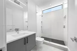 2500 Middle River Dr, Fort Lauderdale, FL 33305 - Photo 41