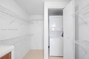 60 SW 13th St, Miami, FL 33130 - Photo 23