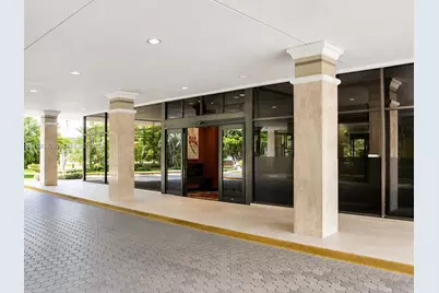 400 Kings Point Dr #812, Sunny Isles Beach, FL 33160 - Photo 3