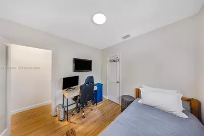 172 Bentley Dr, Miami Springs, FL 33166 - Photo 21