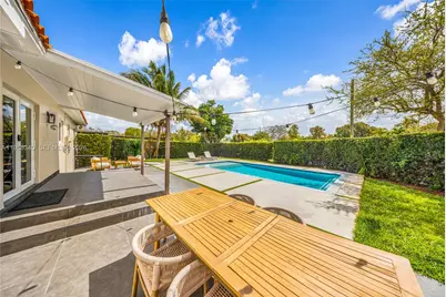 172 Bentley Dr, Miami Springs, FL 33166 - Photo 31