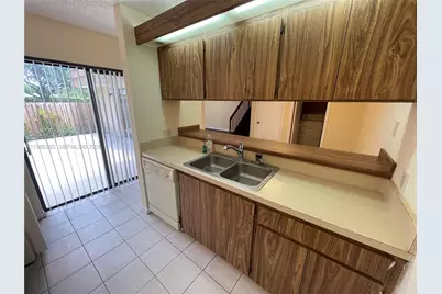 237 Charter Way #237, West Palm Beach, FL 33407 - Photo 5