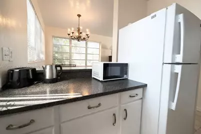 4710 Pine Tree Dr #32, Miami Beach, FL 33140 - Photo 15