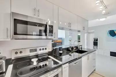 275 NE 18th St #PH-09, Miami, FL 33132 - Photo 9