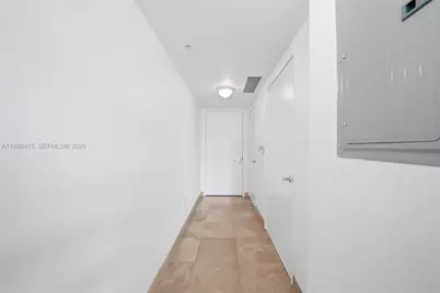 41 SE 5th St #2104, Miami, FL 33131 - Photo 5