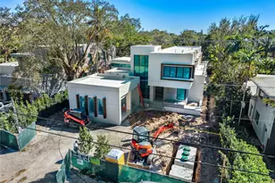 820 NE 111th St, Biscayne Park, FL 33161 - Photo 13