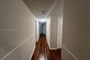 800 NE 195th St, Miami, FL 33179 - Photo 9