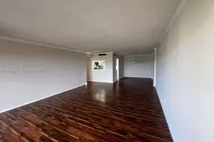 800 NE 195th St, Miami, FL 33179 - Photo 11