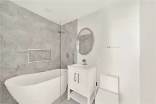 610 8th St, Miami Beach, FL 33139 - Photo 21