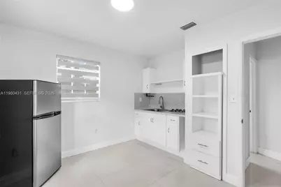 1210 N 71st Ave, Hollywood, FL 33024 - Photo 11