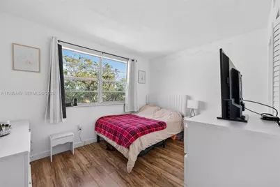 8950 NE 8th Ave #402, Miami, FL 33138 - Photo 9