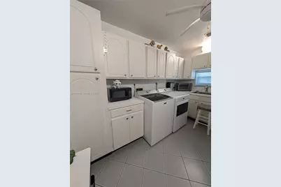 9200 N Hollybrook Lake Dr #303, Pembroke Pines, FL 33025 - Photo 31