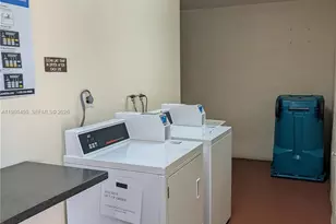 9200 N Hollybrook Lake Dr, Pembroke Pines, FL 33025 - Photo 41