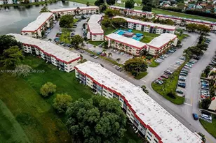 9200 N Hollybrook Lake Dr, Pembroke Pines, FL 33025 - Photo 11