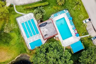 9200 N Hollybrook Lake Dr, Pembroke Pines, FL 33025 - Photo 13