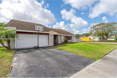 8650 NW 46th Ct, Lauderhill, FL 33351 - Photo 3