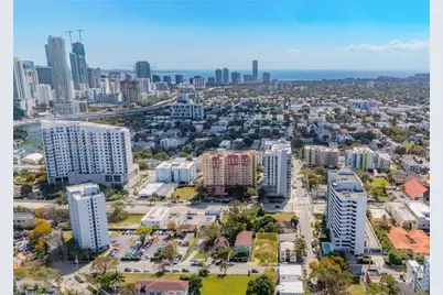 566 NW 1st St, Miami, FL 33128 - Photo 9