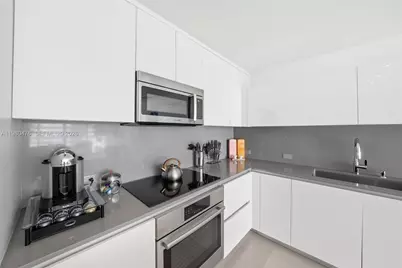 88 SW 7th St #1010, Miami, FL 33130 - Photo 11