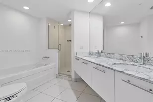 500 Brickell Ave, Miami, FL 33131 - Photo 17