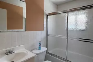 7792 W 29th Way, Hialeah, FL 33018 - Photo 9