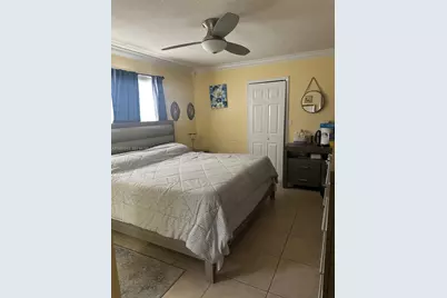 2501 W 73rd Pl, Hialeah, FL 33016 - Photo 9