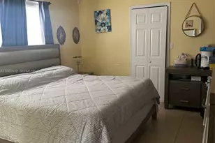 2501 W 73rd Pl, Hialeah, FL 33016 - Photo 9