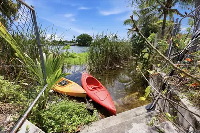 737 SW 2nd Ct, Hallandale Beach, FL 33009 - Photo 41