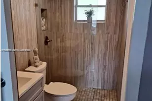 220 Kings Point Dr, Sunny Isles Beach, FL 33160 - Photo 3