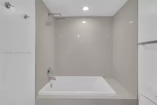 55 SW 9th St, Miami, FL 33130 - Photo 21