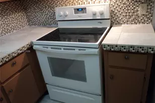 1301 NE 7th St, Hallandale Beach, FL 33009 - Photo 27