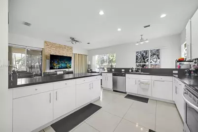 2007 NE 6th Ct, Homestead, FL 33033 - Photo 19