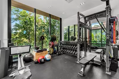 310 S Hibiscus Dr, Miami Beach, FL 33139 - Photo 23