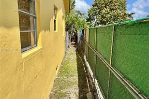 2395 SW 2nd St, Miami, FL 33135 - Photo 41