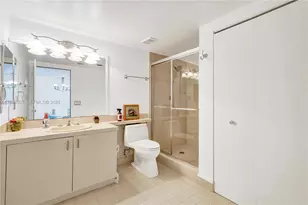 1000 W Island Blvd, Aventura, FL 33160 - Photo 27