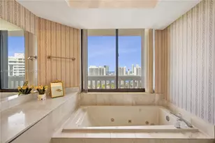 1000 W Island Blvd, Aventura, FL 33160 - Photo 45