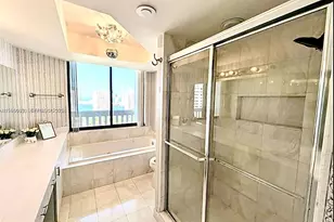 1000 W Island Blvd, Aventura, FL 33160 - Photo 35