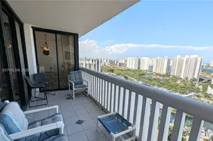 1000 W Island Blvd, Aventura, FL 33160 - Photo 33