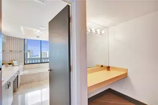 1000 W Island Blvd, Aventura, FL 33160 - Photo 51
