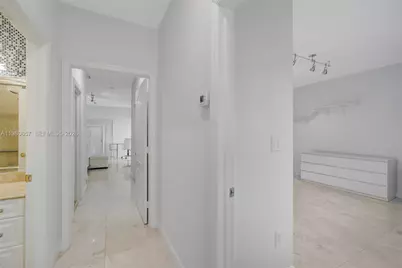 18450 NE 30th Place, Aventura, FL 33160 - Photo 13