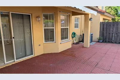 202 W Forest Oak Cir #202, Davie, FL 33325 - Photo 17